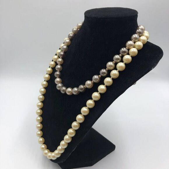 Vintage MCM Lot of 2 Faux Pearl Necklaces Pearl White and Grayish/Beige Japan - Picture 4 of 10